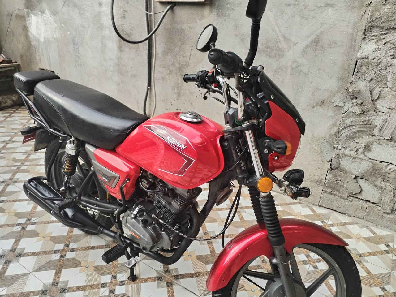 السلام عليكم دراجه كي واي للبيع أوراق اصلي وكامله موديل 21 جديده كلش وكله على لبلاد السعر مليون و 50 )  1050 )  عنواني بالزبير الشراي ***********
