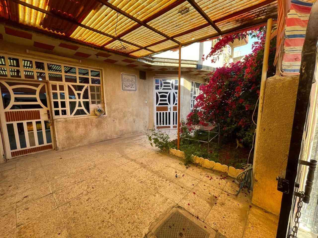بيت كامل منطقه الثعالبه شارع البانزيخانه للبيع 200متر الطابق الاول
يتكون عرفتين 

مطبخ  

هول 

واستقبال 

الطابق الثاني غرفتين نوم و مطبخ و حمام 

استفسار 

***********

***********
