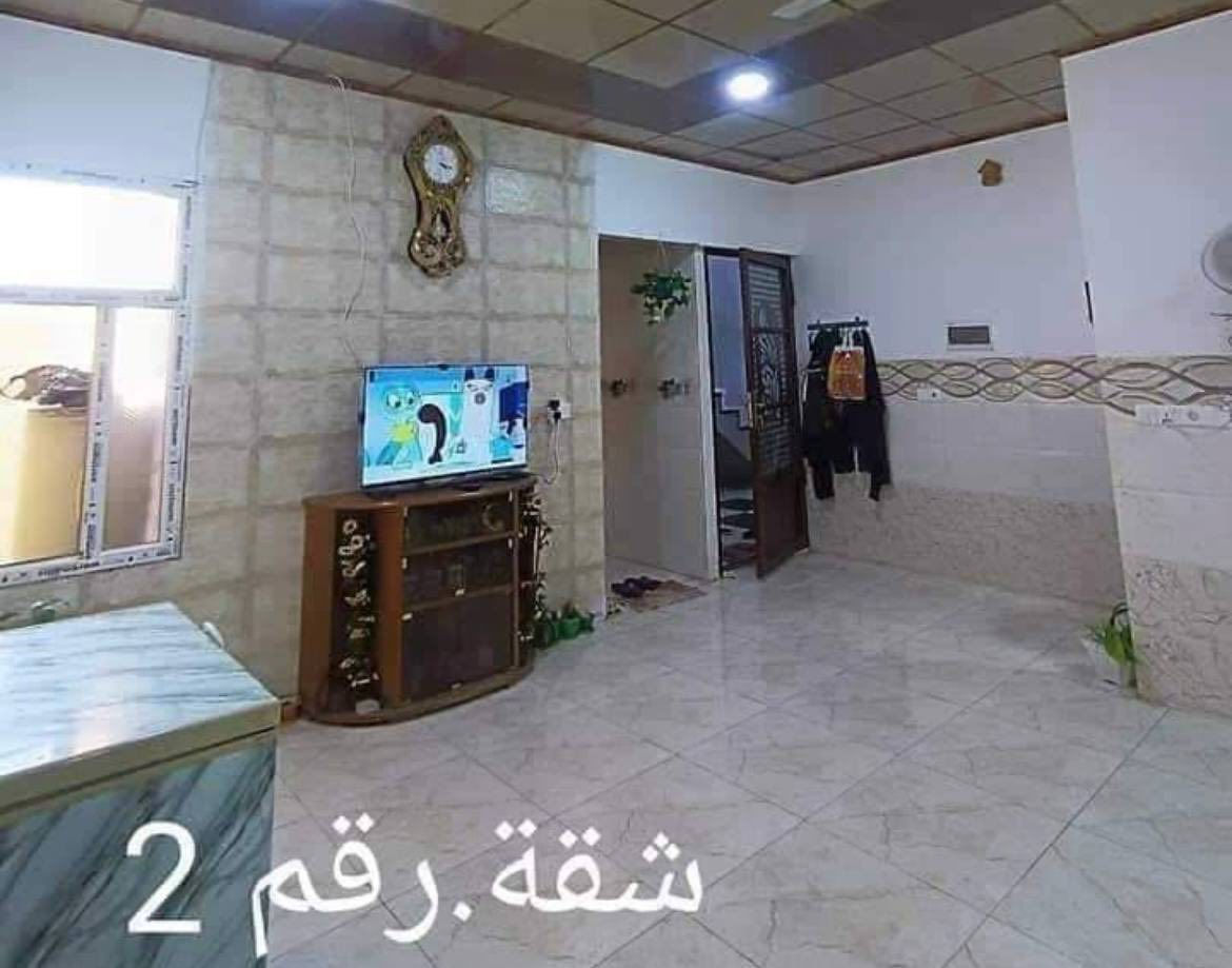 اعلان رقم  1
عمارة للبيع حي سومر قرب جامع قباء 

253م ( 22✖️11.5 ) بيت + ثلاث محلات + ثلاث شقق 
الوارد الشهري 1.200.000

💲السعر على تلغرام 
https://t.me/walidhamo
🏢 مكتب النجمة للعقار
📍 الموقع: بعويزة – قرب محطة السادة
📲 ***********
📲 ***********
