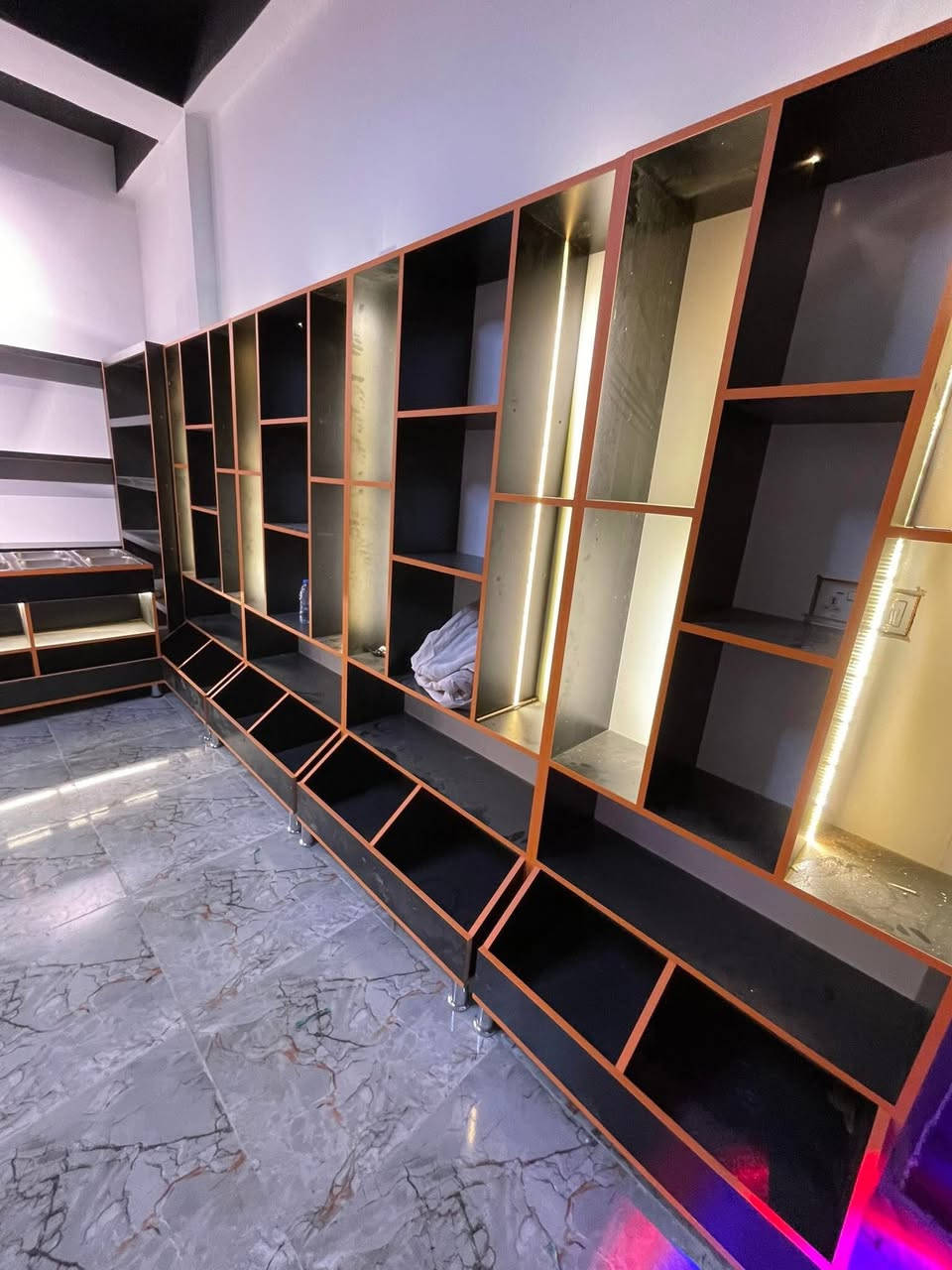 To calr 
النوع MDF تركي 

فاترينات قياس ٩٥ ❤️ 

الاستفسار ***********

#ديكوراتحديثة #mdf #غرف_نوم #جبس
