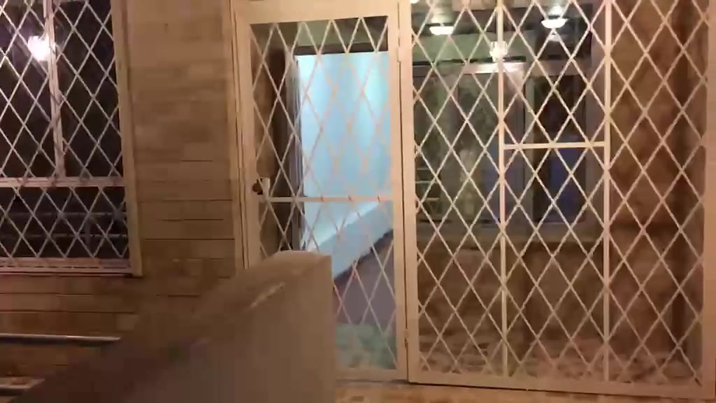 شقه طابق ثاني بلكونه استقبال غرفتين نوم مطبخ مشتملات معزوله بدرج خارجي كفاءات قريبه على شارع الصوره السعر 350 التواصل على *********** بي واتساب
