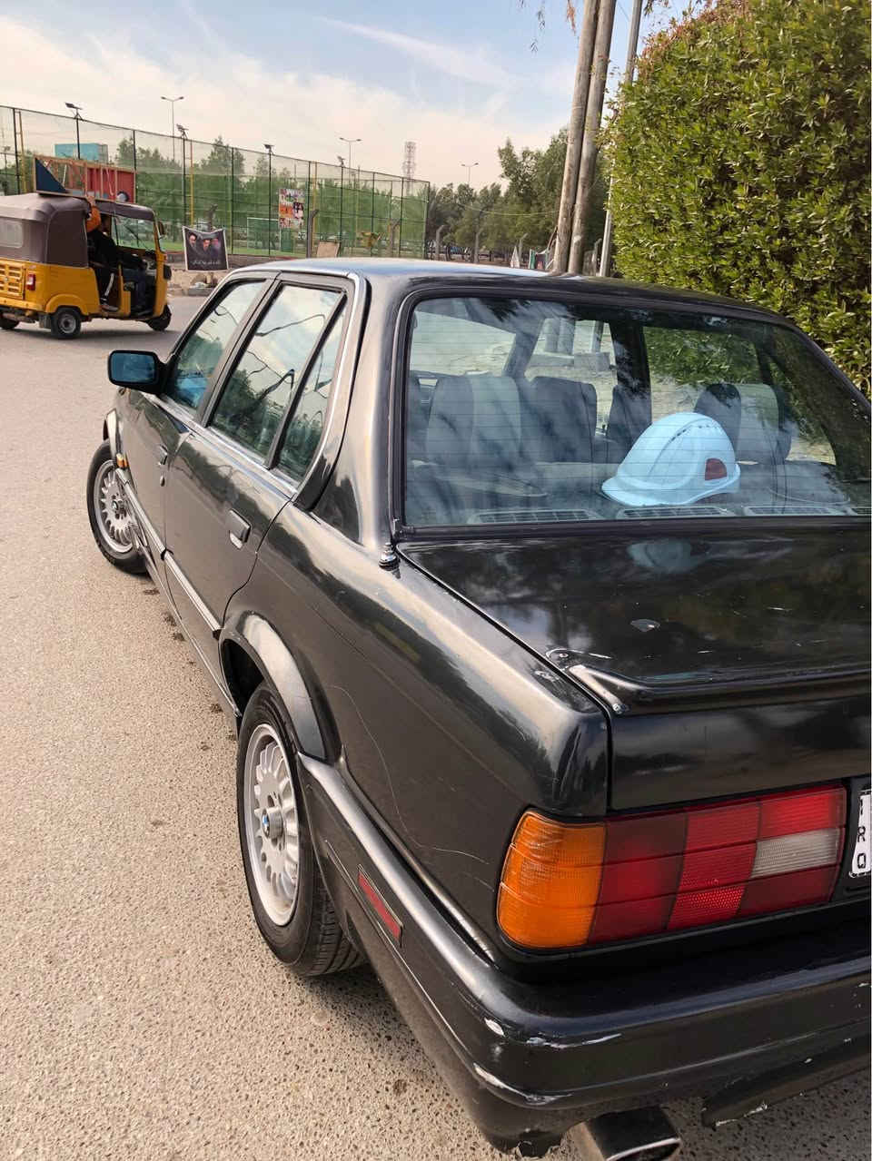 🚗 BMW 320 – موديل 1991 🚗
📌 المواصفات:
🔹 الفئة: 320
🔹 الموديل: 1991
🔹 القير: أوتوماتيك
🔹 الماشي: 240,042 كم
🔹 السيارة نظيفة وما ناقصها شي
🔹 مصبوغة عام (بدون حوادث قوية حسب المعاينة)
🔹 المحرك والكير بحالة جيدة جدًا
❄️ التبريد:
الكمبريسر شغال
الفان يشتغل
تحتاج فقط تعبئة غاز (ما يطي هواء بارد حاليًا)
💡 الكهربائيات والإنارة:
إضاءة زنون شغالة بالكامل
كهربائيات كاملة
إنارة داخلية شغالة
قير ومحرك وضعهم ممتاز
🎵 الداخلية والصوت:
مسجل بلوتوث
الصوت شغال
الداخلية نظيفة جدًا
ما بيها شك أو مشاكل
🔧 الصيانة:
معمول إلها قبل فترة:
أدامة لمنظومة البنزين
ماء
كهرباء
اريل كهرباء (يصعد وينزل)
📄 السنوية:
غير ساقطة ✅
💰 السعر:
45
قابل للتفاوض بحدود بسيطة جدًا
📞 ملاحظة:
يرجى من المشتري يجيب وياه شخص يفتهم بالسيارات حتى تسهل عملية البيع إله ولي 🌹
📱 رقم الهاتف:
*********** بغداد, العراق
