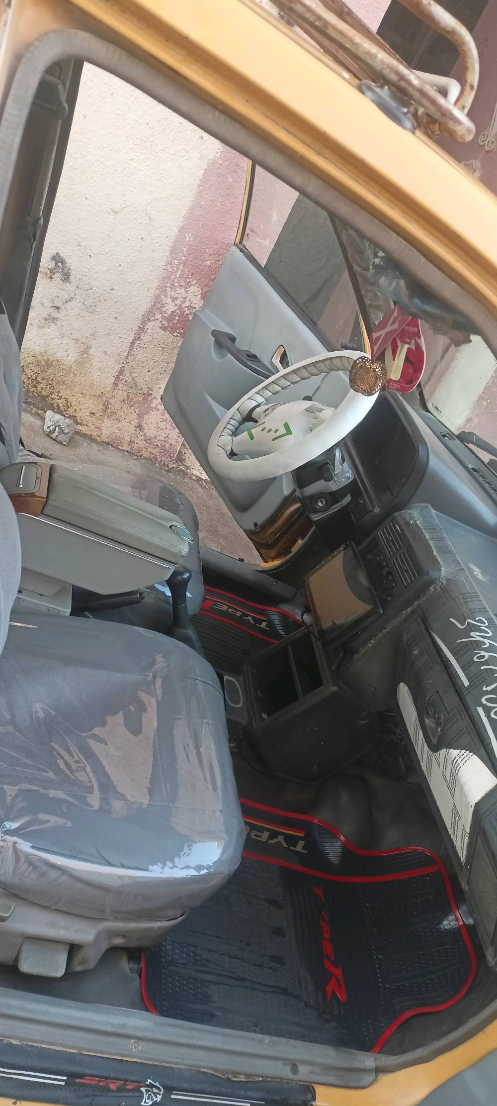 سايبا موديل 2009
تخم تاير جديد وايرمنيه شغاله
دبلات جدد 
باتري جديد

 شرط وكاله وتحويل  شرعيها بالرشيديه كير ومحرك شرط
رباط تقوية للشاصي ورزانه فوول ناعمه بالطسه
عليها غرامه 400 ينزل من حكها
هيئة 36 الف
ترهم مرواس مع سيكي او افيو ونتفق بالشهر ورقتنين
مكاني حي المنصور الموصل 