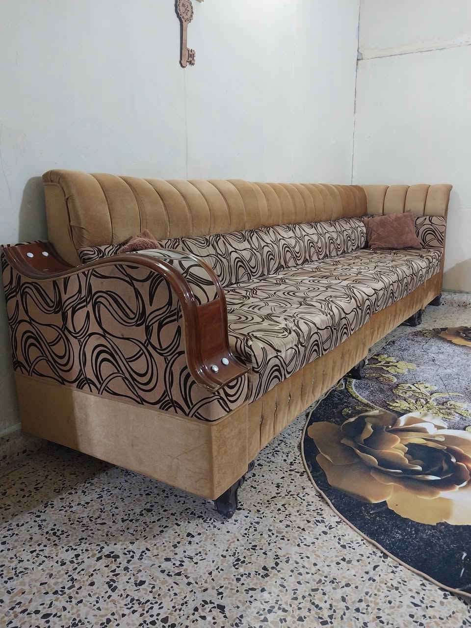 السلام وعليكم قنفات للبيع ٧قطع...السعر٢٥٠...واتساب ***********من رخصت الادمن نرجو النشر رحم الله والديك
