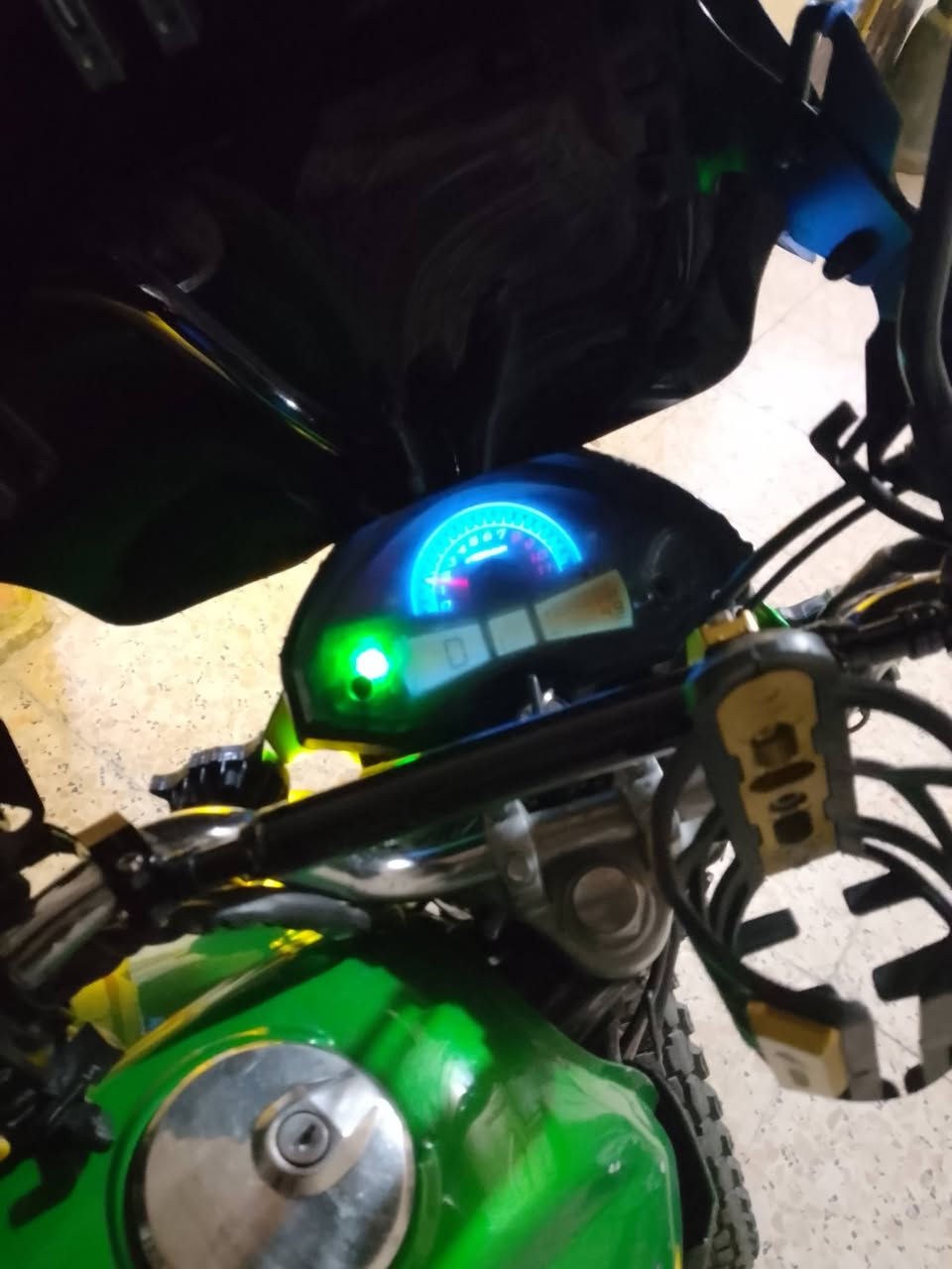 البيع تحويل ثاني يوم مكينة كارتون موديل 21 دايون سعر 1500 مليون وخمسمائة بيه مجال الطيبين رقم هزة جديد نكليزي كهربائي مكينة كشر كفالة عامة *********** ***********
