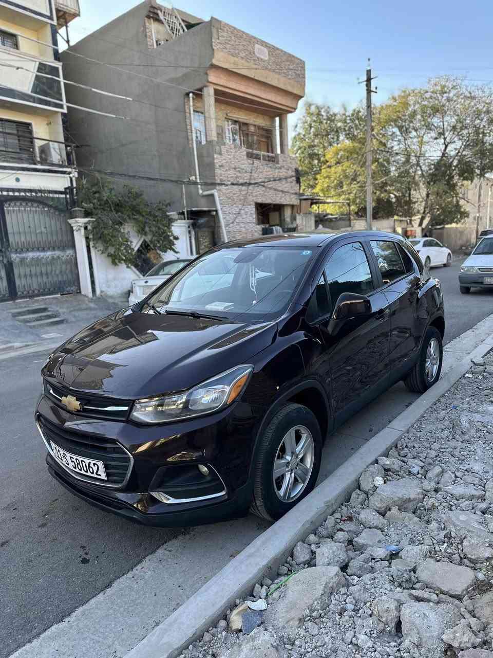 السلام عليكم
شوفريله تراكس موديل 2021 رقم بغداد بأسمي تحويل ثاني يوم 
السيارة بصمة تشغيل وبصمة ابواب وتشغيل عن بعد 
شاشة وكامرة  السيارة جاهزة من كل النواحي مكينتها 1400 توربو جديدة لا تنقيص ولا تبخير 
حادثها مال امريكا جاملغ عكس السايق وبنيد بيها بس ايرباك الستيرن طاك يعني الدشبول مابي شي 
مكان السيارة بغداد منطقة علي الصالح 
للأستفسار الاتصال على 
***********
***********
سعرها 
105 وبيها مجال شي بسيط
