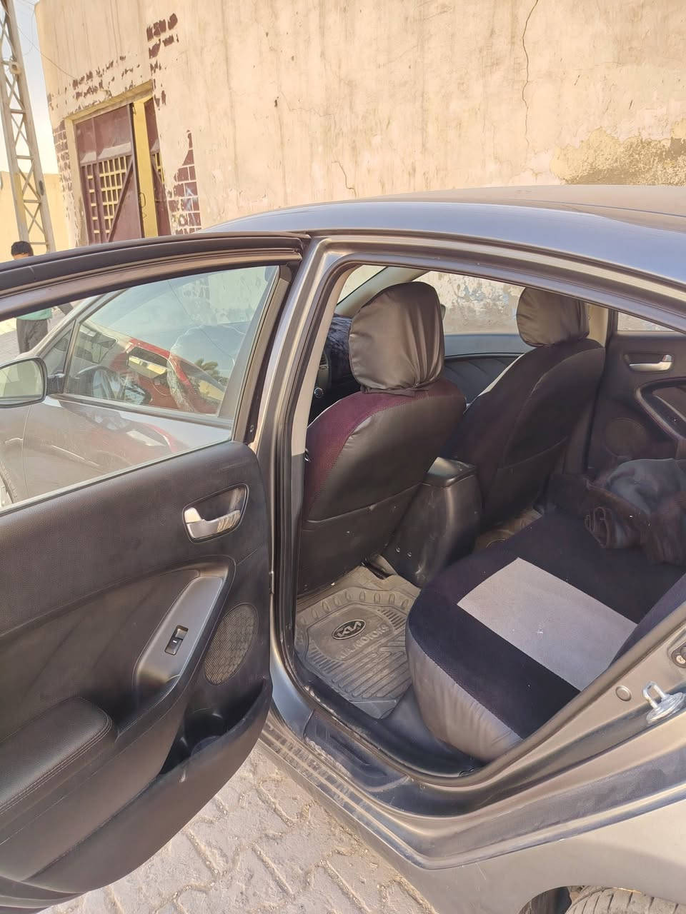 سلام عليكم ورحمة الله
للبيع كيا سيرلتو موديل 2016 فول مواصفات ماعدا التبريد الخلفي محرك 1600 سيارة جاهزة وخير من الله السيارة بيهه حالوب وبيهه بارد بالباب العبري الكدام رقم انگليزي القادسية مكان السيارة النجف الاشرف للتواصل *********** سعرها 120 وبيها مجال...
