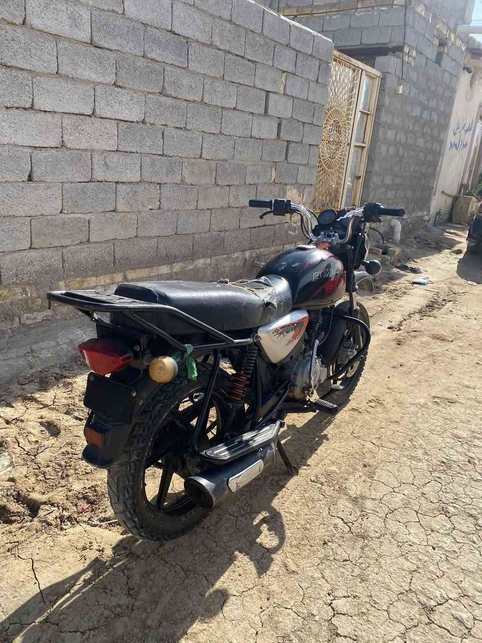 سلام عليكم دراجه بوكسر 22 كلك
دراجه نضيفه وحلوه بس دراجه دخن مستحقه تجفيت 
مكاني شطره طريق العمار 
سعر 590قفل 
مامتواجد خاص شراي تصل ***********
