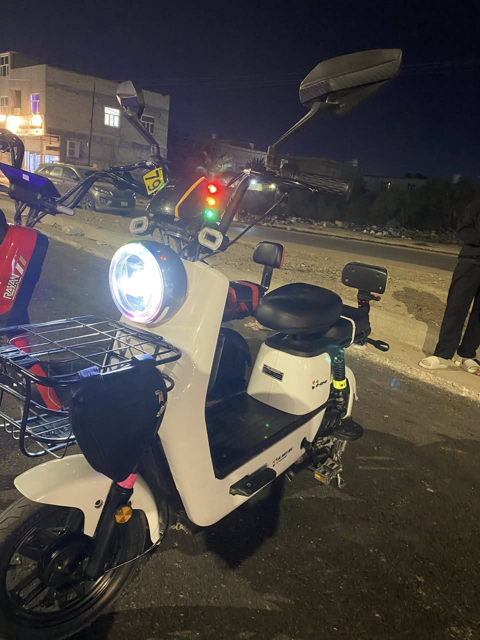 دراجه لبييع حجم 16 فول مواصفات 3 نمر / سرعه حقيقه 60 / 4 بطاريات كبار / دبل سويج وبصمه / اشاير يمنه يسرى / ليت زنون عالي ناصي / هورن/ دراجه شغاله بلكامل / بيهه مواصفات خير من الله دراجه نضيفه استعمال قليل رايدهه 425 وبيهه مجال / مكاني بغداد الشعله 🌿🪐


**إذا كنت صاحب هذا الإعلان وتريد حذفه لأي سبب، رجاءا أرسل رسالة إلى الدعم الفني**