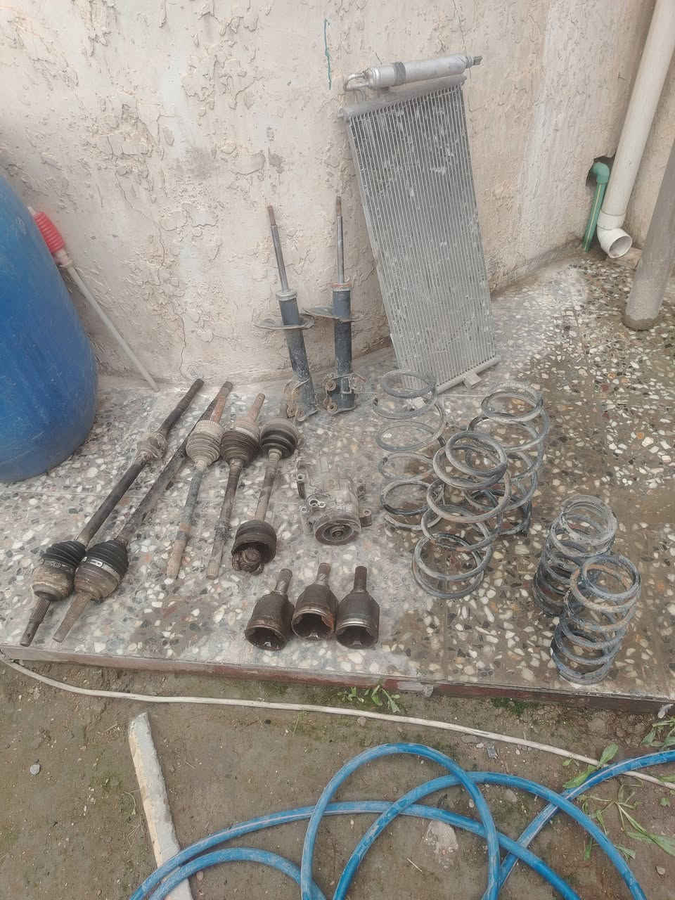 السلام عليكم غراض نيسان سني ياباني قيم واخذ حي الجهاد ***********
