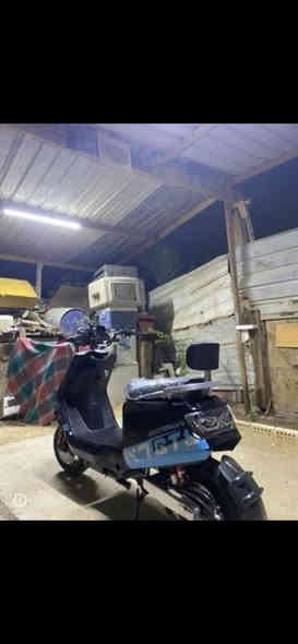 السلام عليكم 
دراجه ان سفن للبيع الدراجه جديده مكفوله استخدام اقل من شهر 
المواصفات 
ست بطاريات حجم كبير
سرعه 100 
بيها نضام البك 
اربع اشاير 
لايت سنون عالي ناصي 
ملفها 2000 
الدراجه رياضيه شلعه ومعدل قويه

السعر 750 وبيها مجال بسيط 
للتواصل على الرقم *********** واتساب
