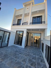 ٨ حساروك • بيت للبيع • ١٢٥م ٤ غرف