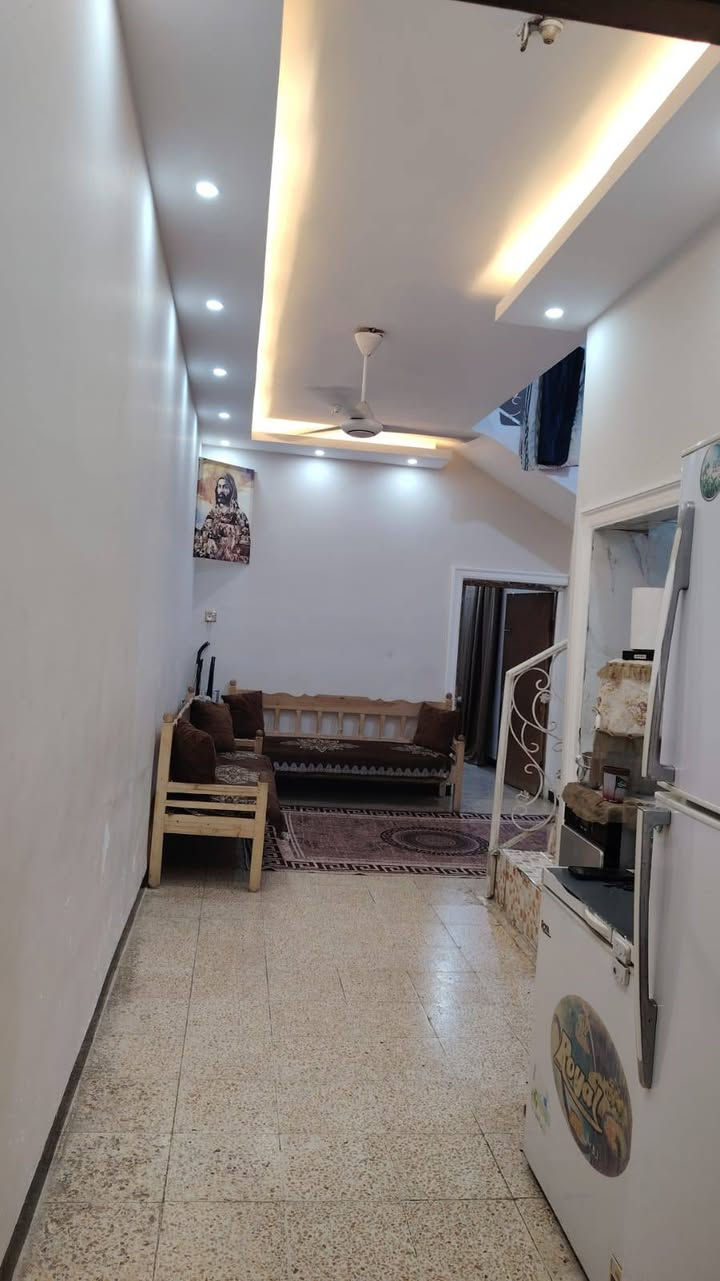 بيت للبيع مساحه ١٠٠متر طابقين مكانه شعله دوانم قريب عل شارع ٥كيلو للاستفسار ***********
