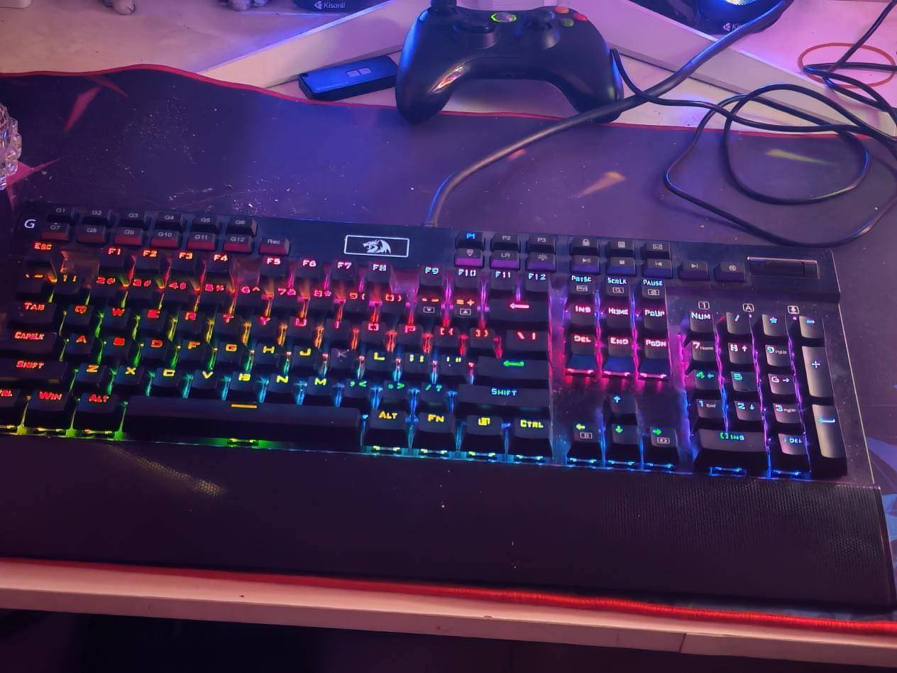 السلام عليكم شباب اكثر من مرة انشر الحاسبة وبسبب الببببعض يخرب المنشور لو يدخل يسوي نفسة شراي وهوة 56 مع احترامي للاخوة واني مستعجل عل بيع ومتوازي عليها والحاسبة تسوة وللبعض مابيع قطع قطع مابيع تفصيخ مابيع يرحم والديكم ابيعها كلها ب 3 و 800 قفللل الحاسبة صارلها 4 اشهر الحاسبة نضيفة وتخبل للعلم الهارد 2tb مو 1 tb


**إذا كنت صاحب هذا الإعلان وتريد حذفه لأي سبب، رجاءا أرسل رسالة إلى الدعم الفني**