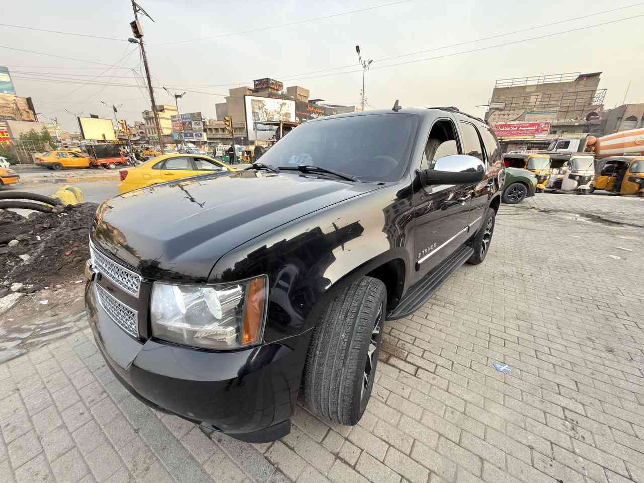 السلام عليكم 
جديد جديد جديد 
للبيع تاهو 2008 ادوات LTZ فول مواصفات 
مكفولة من الكص ومن السرقة 

مكفولة كير ومكينه واكسل 
المواصفات 
كشنات جلد 
كشنات كهربائي 
شاشة بل دشبول 
شاشة بل قماره  
كامره خلفية  
ويل كب  
مري شفط 
حساسات مرايه 
حساسات خلفية 
كامرة خلفية 

معروفه مواصفات LTZ 
بيها اهواي مواصفات 
السعر 115 وبيها مجال 
العنوان بغداد 
الهاتف ***********
