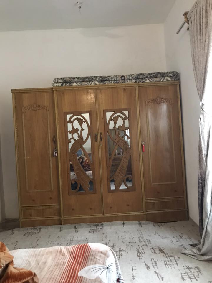 بيت للبيع مساحه ١٢٥ متر  بناء 
صب مسلح طابوق 🏫
📍
المواصفات

طابق الأول :  استقبال + مطبخ ومنور + غرفه صاله +وصحيات 

الطابق الثاني: غرفه فوك 

واجه البيت ٧ خلف التجاري ١٠ امتار تصعد للولايه يقع ع شارع ١٥ حي الولاء .

قرب سوق البورصه  او قرب صيدليه رونق السعر ١٥٢
***********
