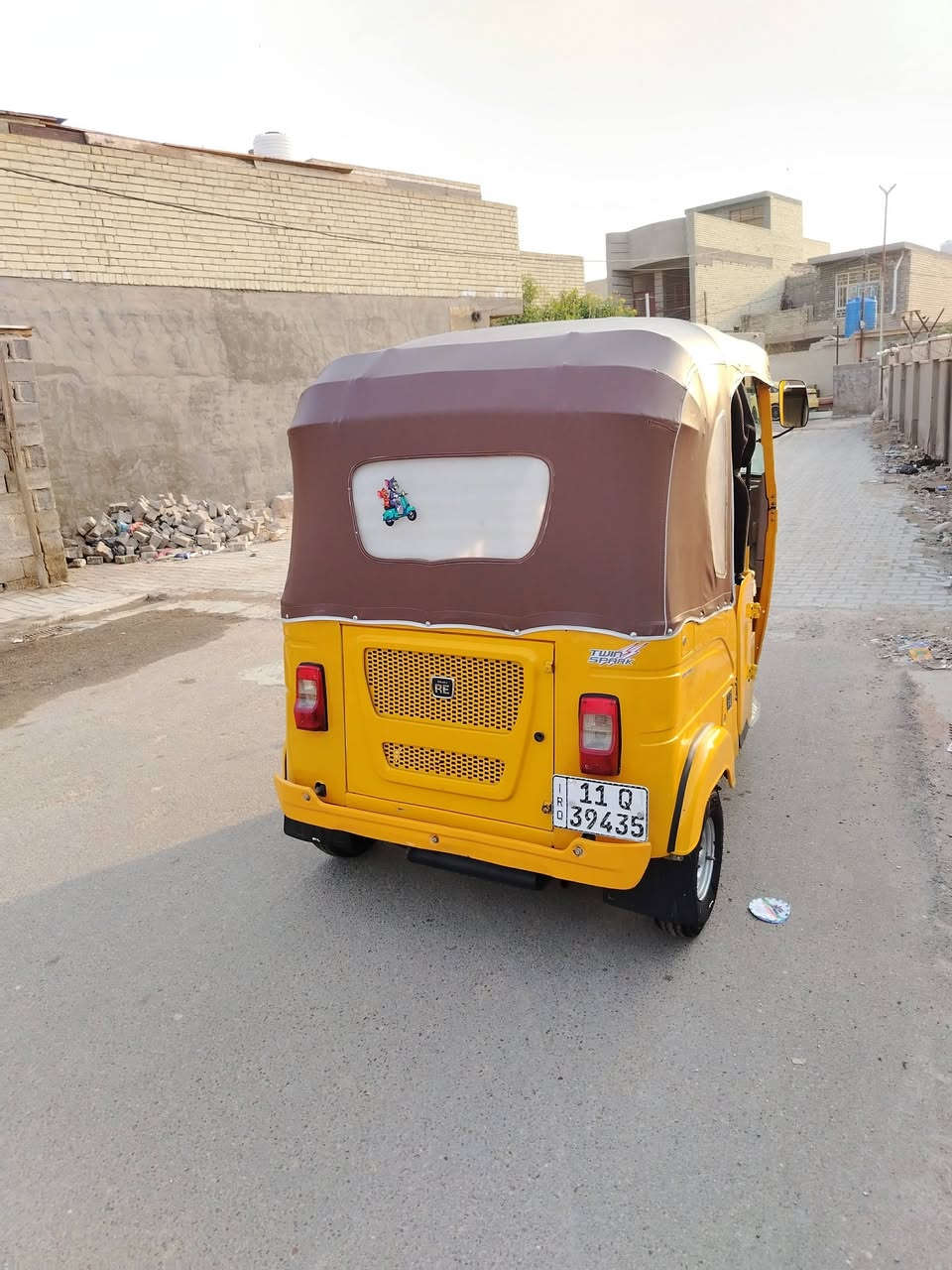 تك توك 2022  شهر8 باسمي بيها لغد مصبوغ ونص صفحه الوره َودوس مالتها__ مفتوحه  مبدل بوشه وبستم
ويحتاجله عمبار وسلف مالتها غير هذني كل نقص مابيها ومع العليم السلف شغال وكلشي مابي يمشيك شكد ماتريد بس العمبار ١٥الف سعره هو وشده
مكاني مدينه الصدر قريب علئ كسره وعطش
السعر7ملاين_750الف
رقم الهاتف ***********
