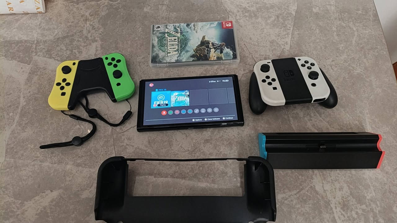 صباح العافية رمضان كريم عليكم للبيع نيتندو سويج اولد غير مهكر ويا فيفا 2019 و زيلدا يدة اضافي تجاري مع ستاند مع حافظة مكاني كربلاء السعر 300 الف وبي مجال قليل الجهاز نظيف ومرتب ***********
