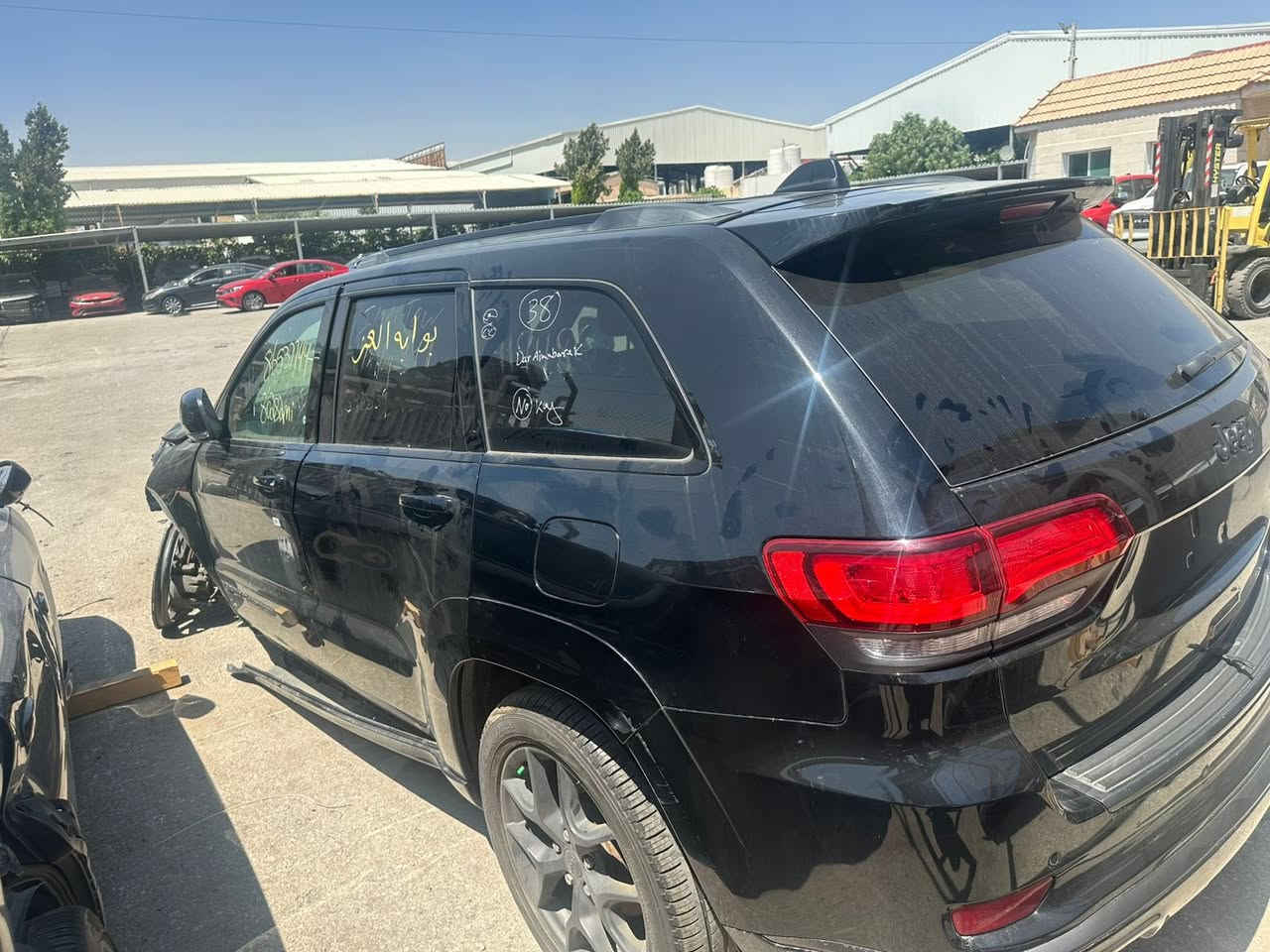 سلام عليكم للبيع جيب كراند شيروكي موديل 2020 دخول جديد على كتاب مال خارجيه السياره لمتد x بصمه شاشه بانورما فور ويل شاشه كامرا تحكمات رادارات كشن جلد محرك 3600 حادثها موضح بصور قبل وبعد تصليح
وبعد بيهه مواصفات 
مكان السياره حي الجهاد 
السعر 285 مع الرقم 
لاستفسار اكثر الاتصال ع الرقم
***********
مكان السياره حي الجهاد
