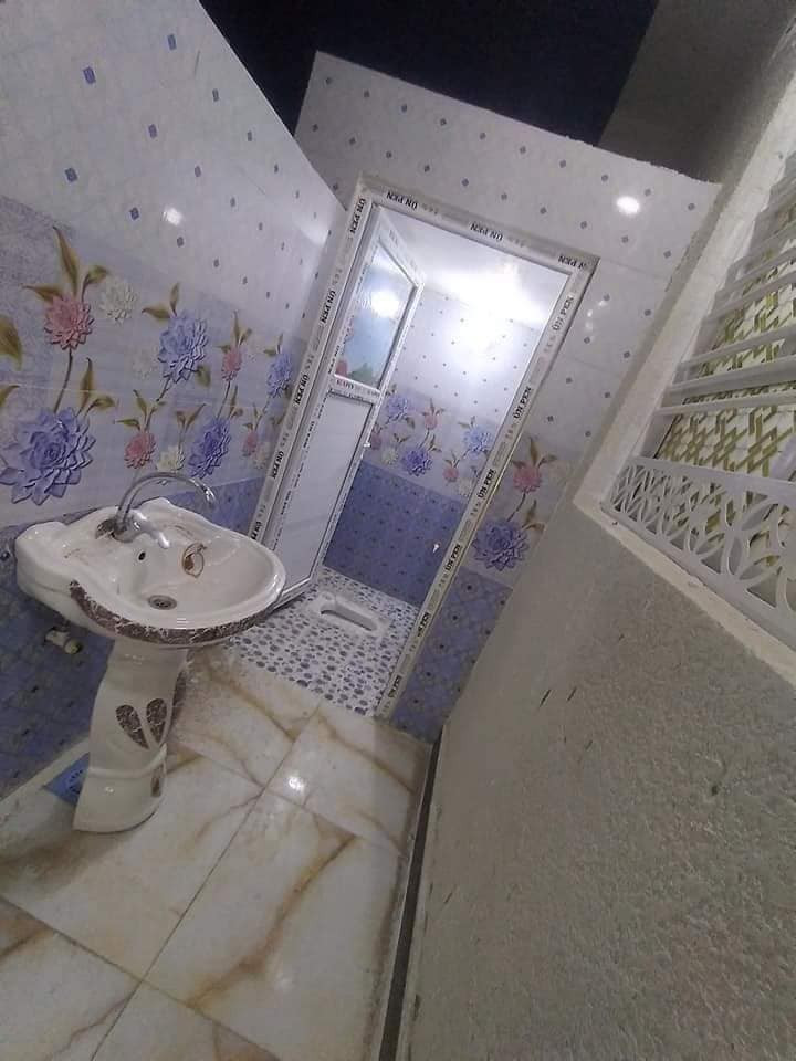 يوجد لدينا دور للبيع في بعض مناطق العمارة بكافه أنواع المساحات 
حي المعلمين الجديد / مغربه/ الجمعيات/العرضات/نهاوند/حي الصحفيين/العابرات/الشيشان/ابو رمانة
#علمأ_البناء_حديث
للإستفسار الإتصال على  ***********
