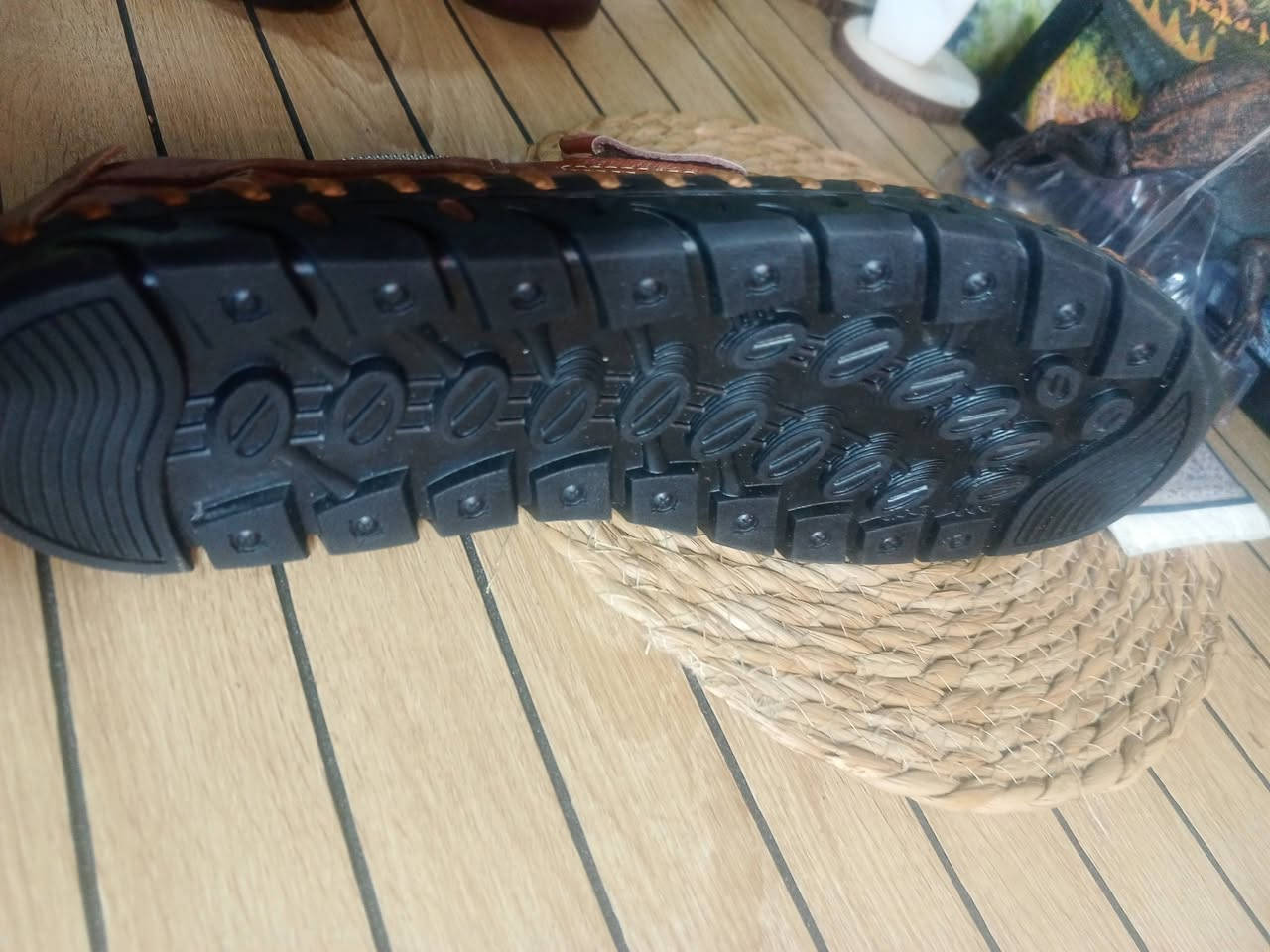 الحذاء هو حذاء رجالي كاجوال من الجلد يتميز بتصميم بدون أربطة (Loafer) مع خياطة يدوية بارزة.

قياس 45
 السعر 10 الف


**إذا كنت صاحب هذا الإعلان وتريد حذفه لأي سبب، رجاءا أرسل رسالة إلى الدعم الفني**
