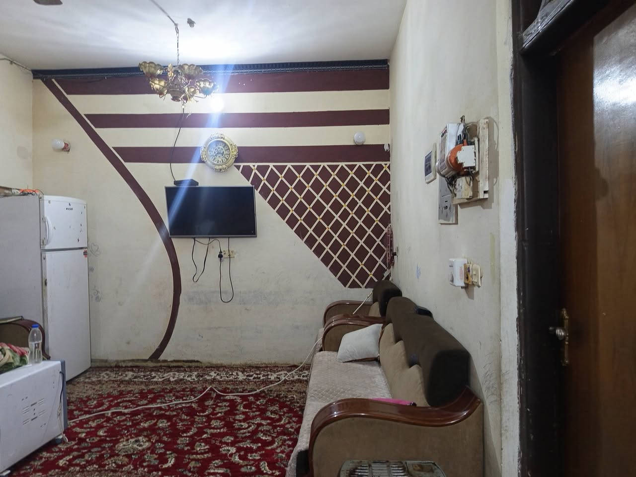 دار طابقين للبيع سكني واستثماري مساحة 200م ملك صرف تحويل مباشر بعقوبة حي المصطفى فرع مقابل مدرسة بعقوبة الجديدة كامل الخدمات شارع 10م الأول غرفتين نوم واستقبال وصاله ومطبخ وصحيات داخليه وخارجية والثاني ثلاث غرف نوم وصاله وصحيات السعر 320 مليون وبي مجال للشراي للاستفسار خاص او ***********
