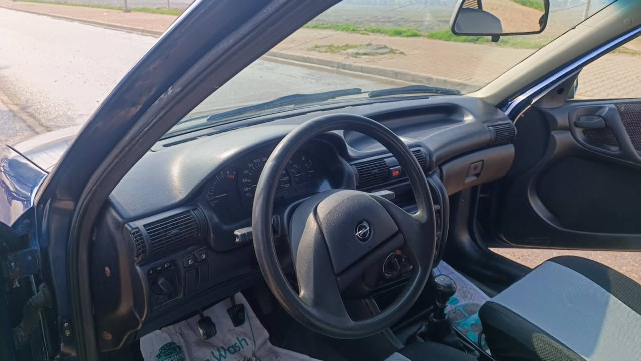 سلام عليكم شباب
استره للبيع  موديل 1993  سنويه 27 سياره من دعاميه للدعاميه كامل بدون ضربه  محرك كير شرط صدر امامي خلفي جديد تايرات جديد  رقم كركوك 

مصبوغه جمالي 

رقم ***********

متواجد فقط عل رقم
