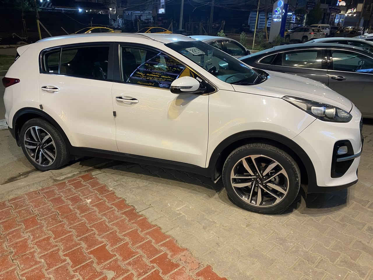 السلام عليكم 
للبيع 
كيا سبورتج خليجي ضمان الشركة الدوليه 
موديل 19 شكل 2020 
مواصفات بيسك
ماشيه 82 km
رقم بغداد الجديد ب اسمي 
كفاله عامه عدا مكانين بي دي ار 
السعر 188 قفل 
مكاني بغداد 
اتصال او واتساب 
   ***********
