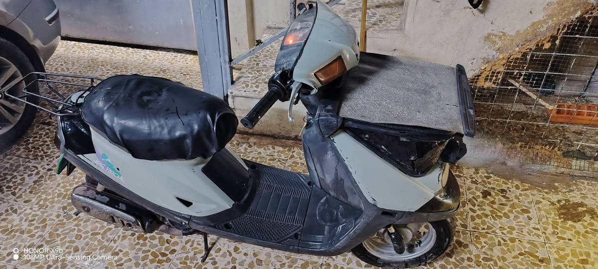 لبيع مطور بزون يماهه والمكينه شرط ما مفتوحه بس قبر هندر الشاصي شرط ما مكسور  الويرمنيه كله شغاله سلف هور لايت اشير بس يرداه كتوت الباتري جديد التايات جدد  العنوان موصل ايسر شقق الخضراء الرقم *********** بي واتساب  السعر 230 وبي مجال شي قليل
