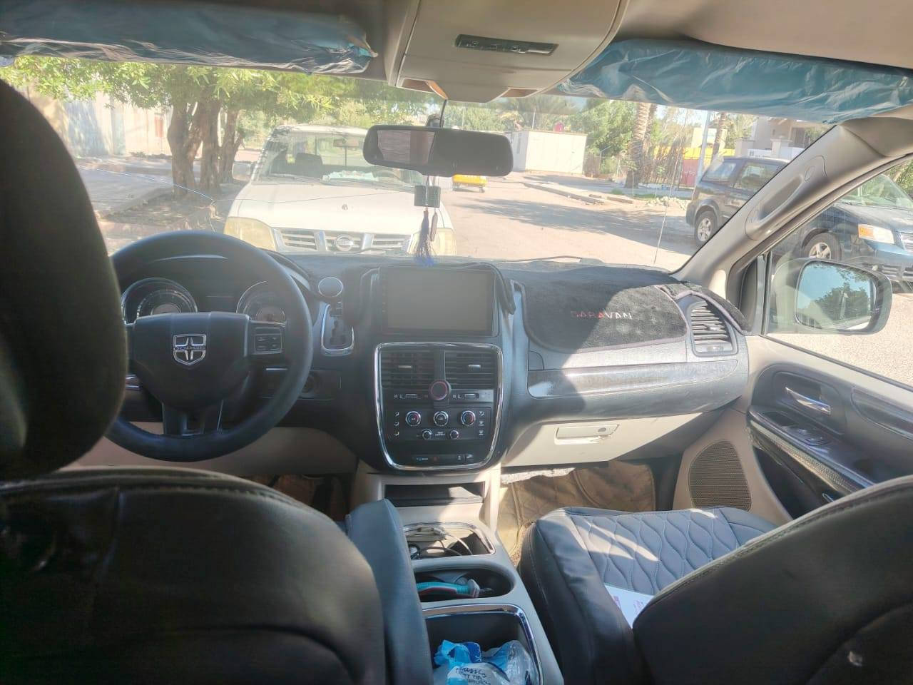 السلام عليكم دوج كرفان 2012 رقم أربيل دولي سنوية لحد 2030بأسمي تحويل فقط فول مواصفات أبواب كهرباء جنطة كهرباء تشغيل عن بعد كلين بدون حادث بدون صبغ فقط دعاميات والصندوق مبدل نفس اللون تخم تاير شاشة اعطال بالدشبول الحماوة خير من الله محرك 3600 الخانة الخامسة بيها ضعف بالولف فقط مكانها بغداد الكرخ  السعر 146/ وبيها مجال قليل *********** /***********
