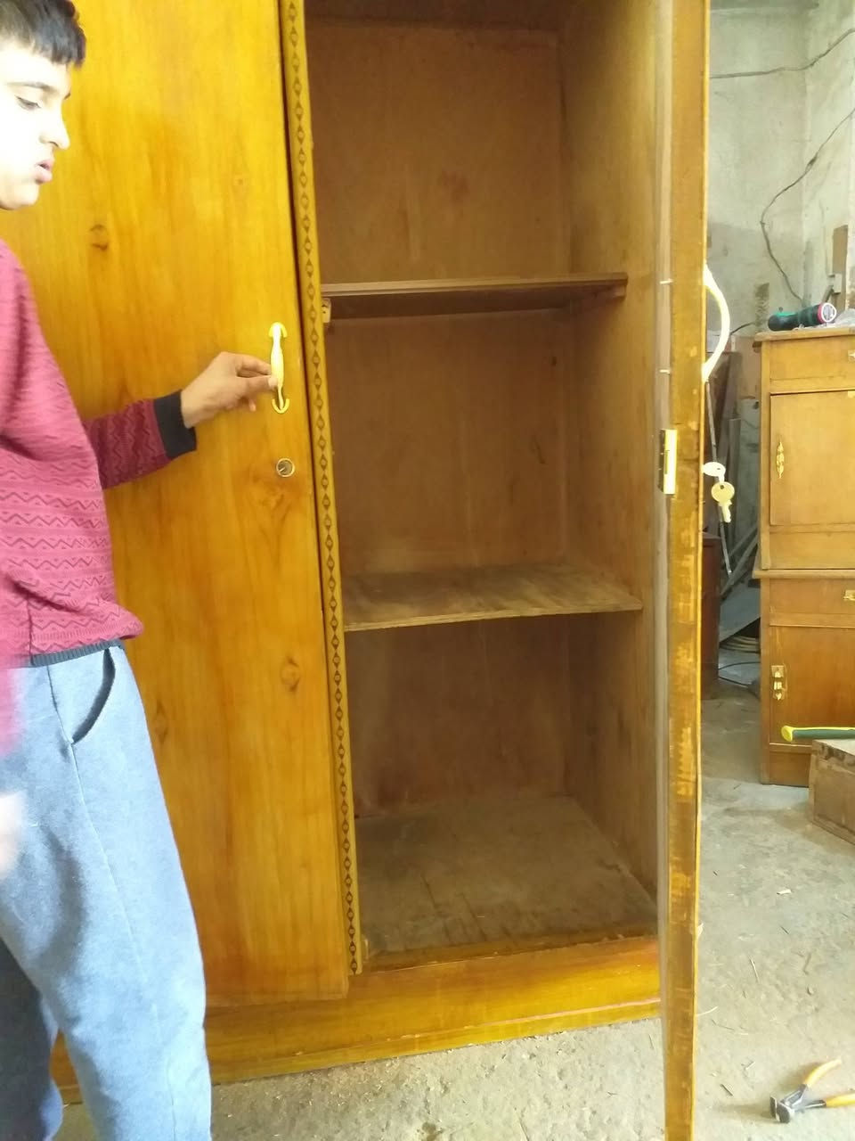 كنتور بابين صاج داخل وخارج اسعر ١٢٠ الف  مكان ابو غريب شارع زيتون هاتف ***********
