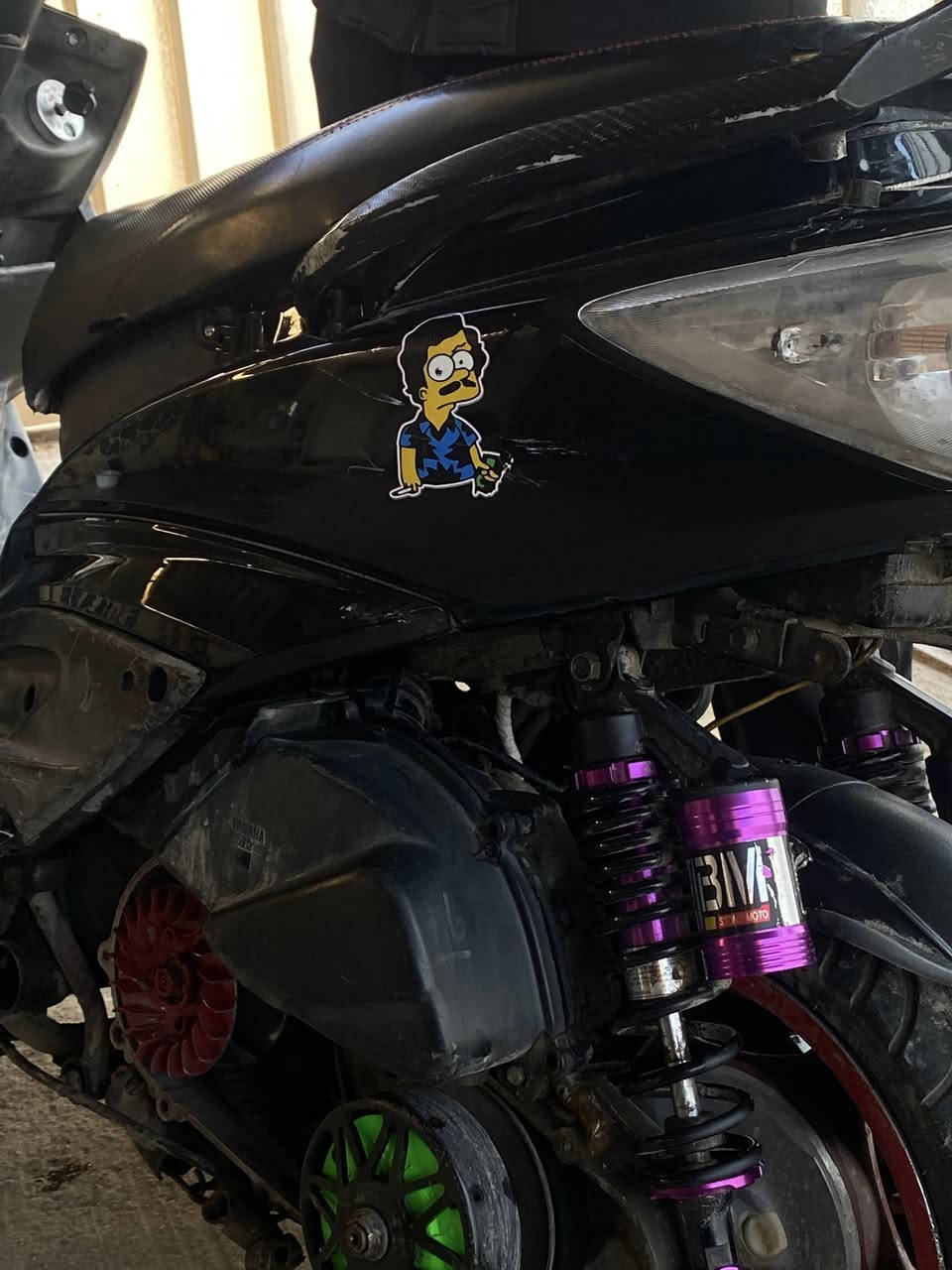 سكنس فحل نوزل للبيع دراجه عليها كلجات توبوTwbo وعليها صالنصه تيماكس وعليها اشاير لد وعليها دبلات رياضي شلعه معدل ١٢٠ مجفته تجفيت مضبوط وبلادي السعر 550 وبيها مجال للشراي المكان الدوره .***********
