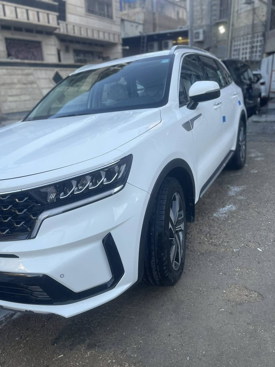 للبيع سورنتو 2023 /خليجي / رقم بغداد انكليزي/ 
السياره ضمان الشركه الدولية
*ماشيه(((44 الف))) قابل للزياده
(( مواصفات السيارة ))
محرك//6سلندر 3.5لتر
اربع وضعيات قيادة
بصبة تشغيل+بصمة ابواب+تشغيل عن بعد
*كير موس
*مثبت سرعه
*سايد بريك بصمه
*حساسات اماميه خلفيه 4 جهات
*ضوئيه زينون+LED+كاشفات
*باك لايت LED 
*كامرا/360درجه/ دواره
*شفتان مقود
* اضاءه داخليه هادئه لمس ( الاضاءه ثلجيه امامي خلفي من جانبين الكراسي الخلفيه)
* مقاعد مخمل ( كهربائيه) 
*شاشه لمس تبريد 
*ثلاث قطع تبريد 
*نظام -مانع انزلاق+نزول منحدرات
*اشاره بالمري الجانبيه
*منفذ طاقه + شاحن لاسلكي 
* صندوق كهرباء 
بعد بيه مواصفات اكثر 
للاتصال *********** 
سعر 293 وبيها مجال 
ممتواجد على فيس بوك 
بغداد /المنصور
