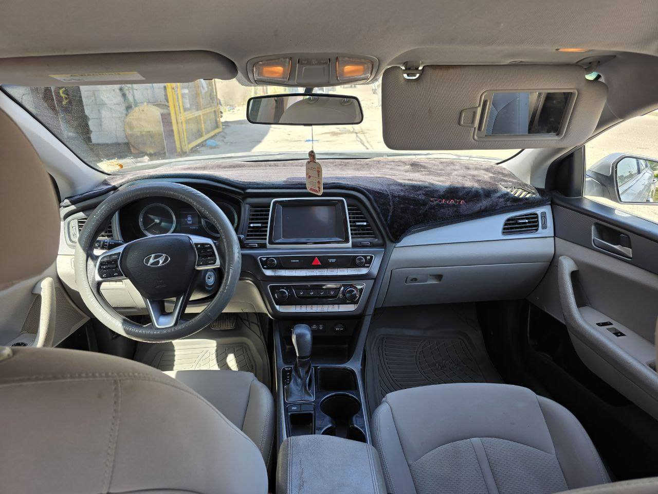 سوناتا 2018
وارد امريكي 
حادثها فقط بنيد من فوك گشط السياره بجمها مكفول والاير باك سليم 
گير ومكينه كفاله
ماشية 100 الف ميل
مكان السيارة ذي قار مركز 
تبريد خير من الله
السعر ١٣٠ وبي مجال بعون الله بعد الاتفاق 
***********
