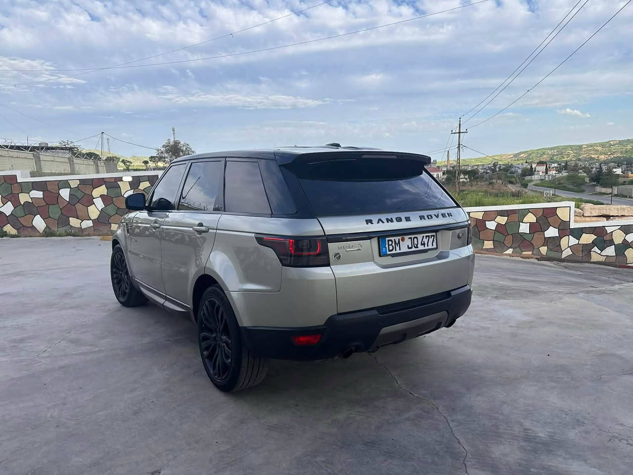 Range Rover sport
رەقەم ئەوروپی مەنەفێست و پاکانەی لەگەلە 
مۆدیل ٢٠١٥
فول فول مواسەفات بەس پانۆراما نیە 
مەکینە ٦ پستن بەنزین زۆر کەم بەنزینە 
٢ پارچەی ئەوروپای هەیە لەگەل بستەک سەقفی 
سەیارەیەکی زۆر پاک و جوانە و گێر و مەکینە و کارەبایەتی هەمو گیانە بەشەرت
نرخی خوار هەموو بازار ١٣٥ وەرەقەیە و مەجالێکی کەمی تێدایە 
ناونیشان هەولێر 
ژم*********** أربيل, العراق
