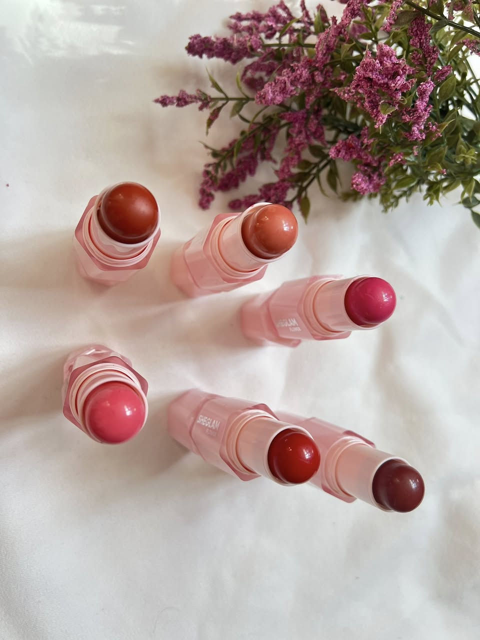 متوفر لدينا كل ماتحتاجه المرأة للعنايه بالبشرة والجمال وبأسعار مناسبه جدا ويوجد ايضاً بكجات عناية بالبشرة من اورديناري وغيره ويوجد توصيل مجاني للطلبات الي تتجاوز 35 
للتواصل على الخاص او الواتساب ***********
