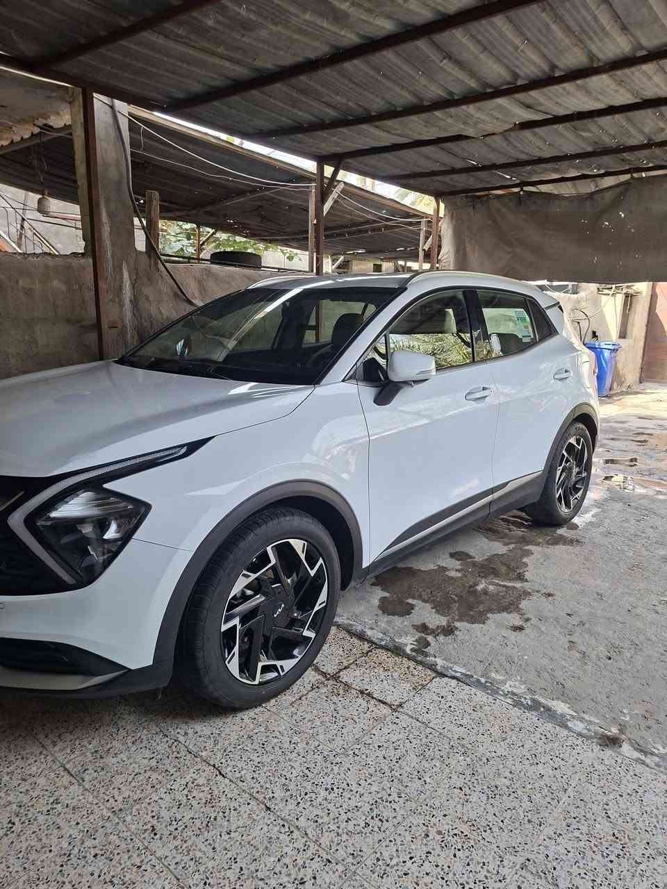 السلام عليكم 
للبيع كيا سبورتج 2023 مكفولة السيارة باسمي 
تحكمات جهتين وشفتات  مقود تدفئة  كشنات كهربائية تدفئة كشنات ومقود تشغيل عن بعد 4انظمة قيادة هاند بريك واوتو هولد نزول منحدرات ومثبت سرعة كاميرا خلفية دوارة مدوشمة كشنات وارضية تخم تاير جديد دسكات اصلية  ادامة منضومة بانزين جرس من تعبر 120ماشية 69 جاهزة السيارة من كل شي السعر 212 وبيه مجال 
م ***********
