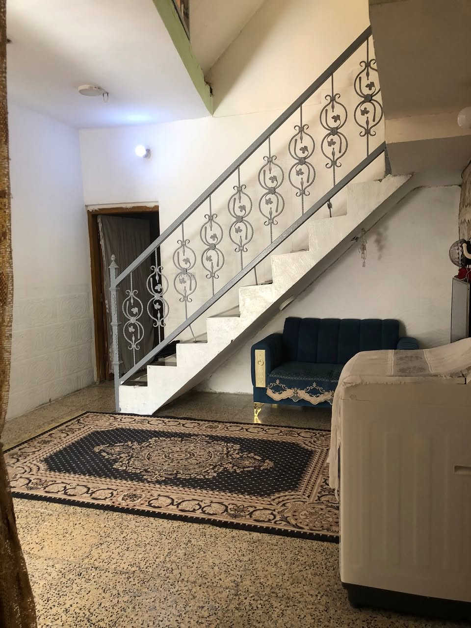 دار طابو صرف للبيع مساحه ١٢٥ متر يحتوي ع غرفتين واستقبال ومطبخ وصاله وصحيات داخليه وخارجيه في منطقه التجاره يم جامع سعديه للاستفسار الاتصال على الرقم 
***********
