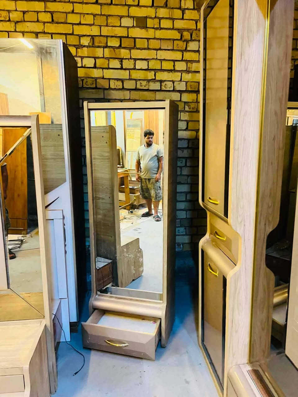 جمال العيد 💗 غرفة تركي مستخدم
10قطع كاملة
 نظافة ،85%
🚪 نظام أبواب +بابين سلايت وملحق  طفل 
💸 السعر 850 قفل 
🪛 شد مجاني
🚚 نقل مجاني
عيديه تموت لحكو احركو الفيس بيهه 💃🏻💃🏻💃🏻💃🏻


**إذا كنت صاحب هذا الإعلان وتريد حذفه لأي سبب، رجاءا أرسل رسالة إلى الدعم الفني**