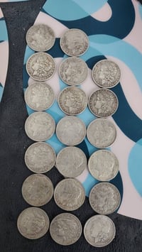 دراهم قديمة يتراوح اعمارهن اكثر من الف سنه سعر القطعة ٢٥ الف ينباعن كل...