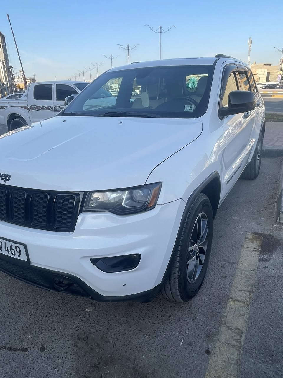 السلام عليكم ورحمة الله وبركاته 

🚙 Jeep Grand Cherokee 2018 للبيع
السياره كلين بدون حادث حادثها مال امريكاء بس داعميه ومخلي صورتها 

📌 رقم الشاصي: 1C4RJFAG3JC504464
📌 وارد أمريكي
📌 محرك 6 سلندر 3.6L قوي واقتصادي
📌 كير أوتوماتيك 8 سرعات
📌 دفع خلفي
 📌 حجم عائلي + شنطة واسعة
📌 تانكي الوقود 93 لتر
📌بصمه
📌فتحه
📌كشن كهرباء
📌تدفاء ب الكشن و الستيرن 
📌رادار خلفي 
📌حساس خلفي
وبعد بيها مواصفات 
السيارة نظيفة وجاهزه تخم تاير متصرف عليها اي شى 
مكانها كربلاء 
رقم الهاتف   ***********
