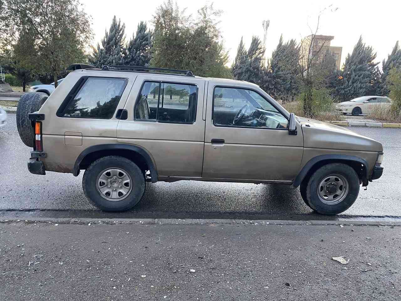 بسم الله الرحمن الرحيم
نیسان پاسفاندەر ١٩٩٢  
ئارم پلاستیک هەولێر 
گێڕو مەکینەو کارەبایات مەزبووت توند و تۆڵ 
غاز و بەنزین شوێن کۆیە ***********
