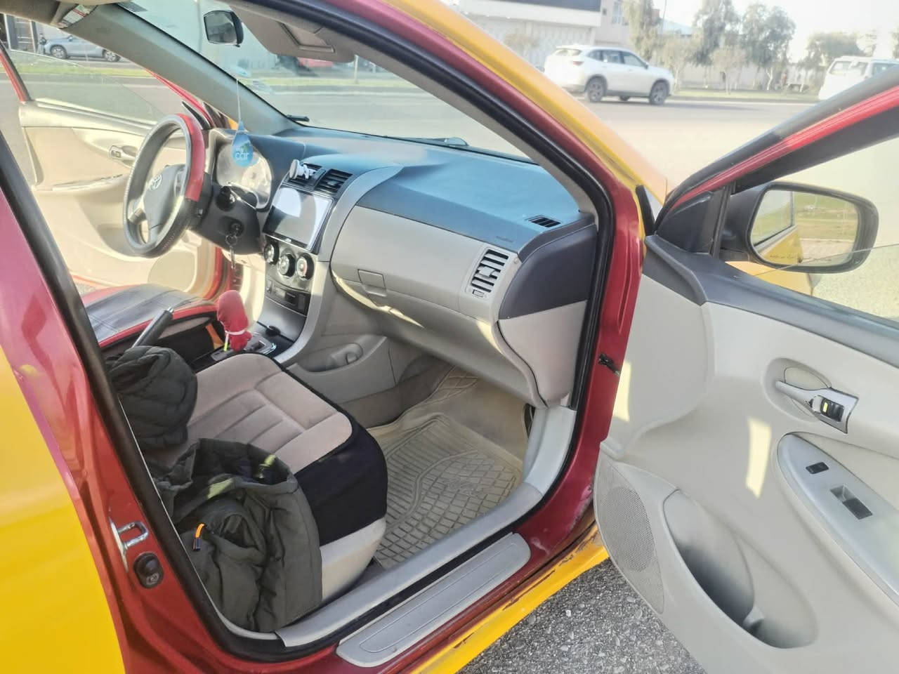 تویۆتا کرۆڵا مۆدیل ٢٠١٠
رەقەم کرکوک سەنەوی نوێیە بەناوخۆمە
سێ پارچەی تیایە بێ ناو گرتن
گێر و مەکینە بەشەرت
تاخم پێشی نوێیە
هەموو گیانە بەشەرت

***********
*********** كركوك, العراق
