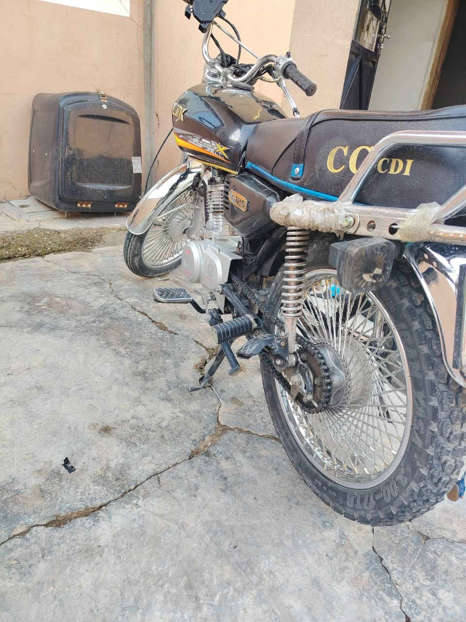 دراجه موديل 2020للبيع دراجه نقصها دشبول وصينيه مال زنجيل لا صرف ولا بخار ولا صوت دراجه نضيفه مكاني بنجاعلي سعر 350  ما متواجد خاص اتصل رقمي ***********
