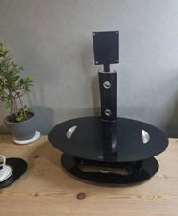 عندي ميز بلازما اسود زجاجي اريد ابيعه  الميز بحاله ممتازة استعمال قليل...