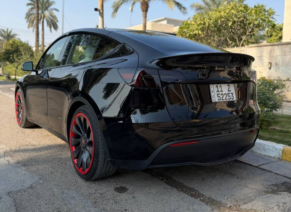 تسلا مودل Y موديل 2023 بيرفورمنس 
فول مواصفات 1/1 
480 حصان صاروخ
لون اسود داخل ابيض 
اوتو بايلوت السياره اونلاين 
مربوطه بل تطبيق فون كي 

💎 ســعــر ✅ ::  الــرد تلقائي 📮

السياره داخل الضمان لتاريخ 25/7/2031 من الشركة 
(السياره عليها هواي اضافات) 
انارة داخلية متغير 64 لون 
دواخل كاربون فايبر بل كامل 
ماوس تحكم بل سياره كلها 
يدات ابواب كهرباء صندوق امامي شفط
شاشة متحرك كل الجهات 
مفعل سيم كارت (عازل جام حراري) 
بردت سقف كهرباء لد متغيره 
سماعات كروم ولد 
وبعد بيها هواي اضافات 
السياره كامله ماشية 39 الف 

رقم صاحبه للتواصل:::- ***********
