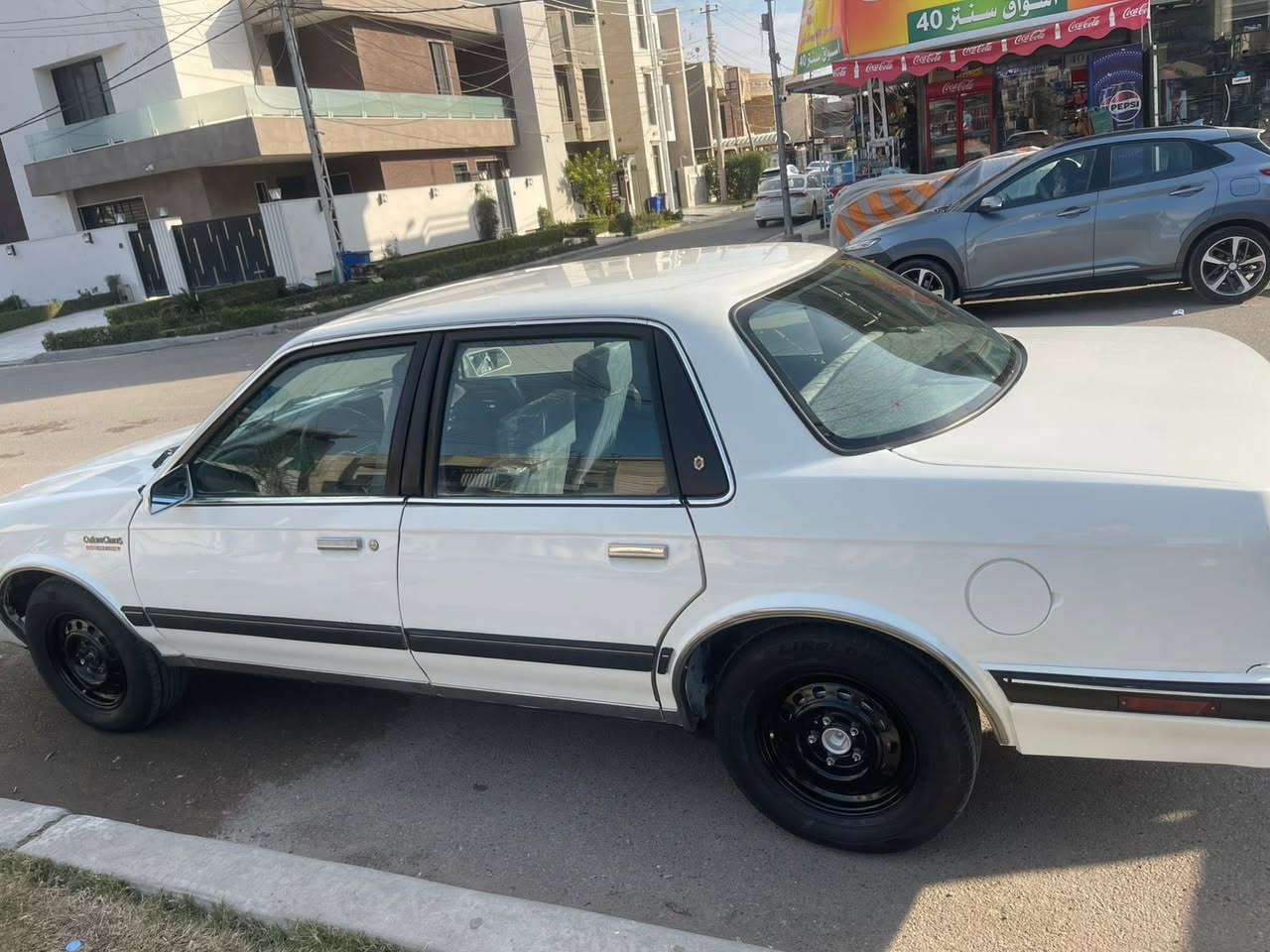 للبيع اولدز موديل 1990 كير ومحرك بلاد تبريد شغال تخم تاير جديد سياره جاهزه بيهه صبغ اثر تكشير مكفوله من ضربه الغرفه جديده رقم بغداد هزه ورقم جديد 
مكان سياره بغداد 
السعر 75 مجال بسيط 
***********
