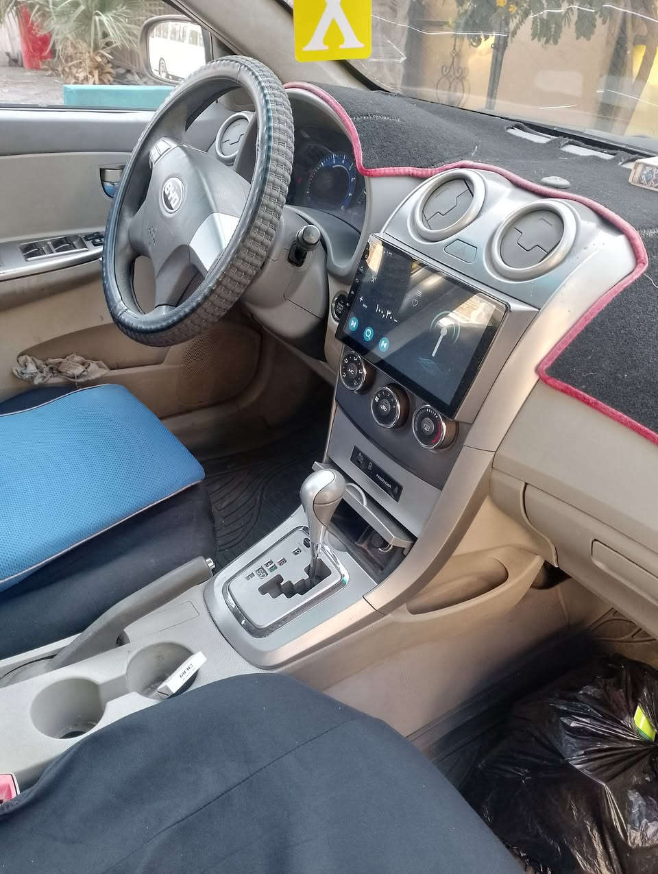 السلام عليكم سيارة بي واي دي تكسي 2016محرك وكير مكفوله رقم بغداد انكليزي مصفره هيئة وغرامات بصمه فتحه وشاسه حساسات تبريد كله شغال السعر 63 الرقم *********** وبي واتساب العنوان بغداد  ثاني يوم مداور السيارة  بسمي سيارة خير من الله تجي وتشوف بعينك
