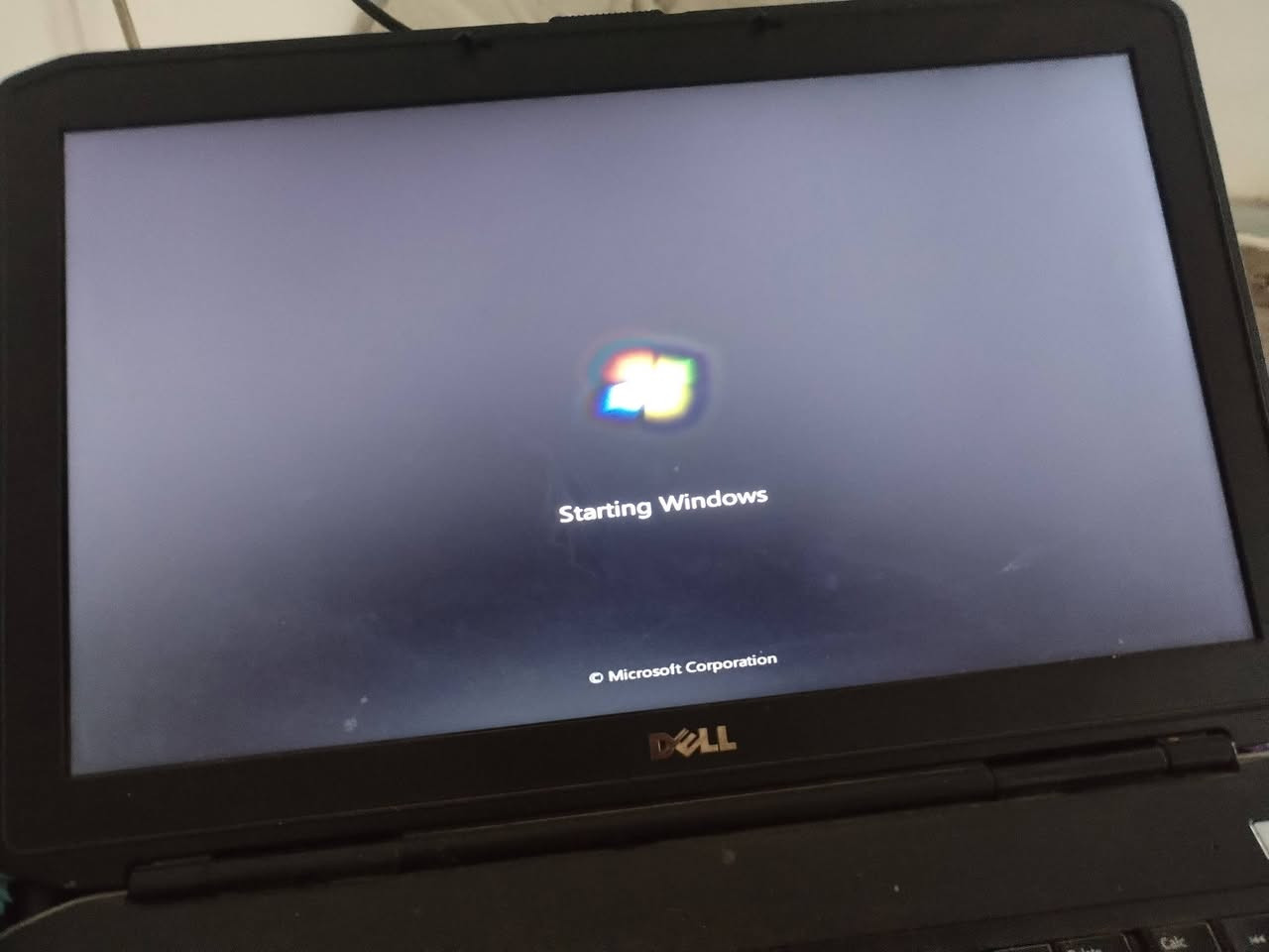 سلام عليكم حاسبه دل
حجم شاشه 15.6HD
رام 4 DDR3
لهاردSSD320
داخليه كارت شاشة 2GB
نضيفه 95
وياه شاحنه اصليه
مواس
البطاريه فحم 
سعر 100 وبيه مجال

بغداد مدينه الصدر
***********
