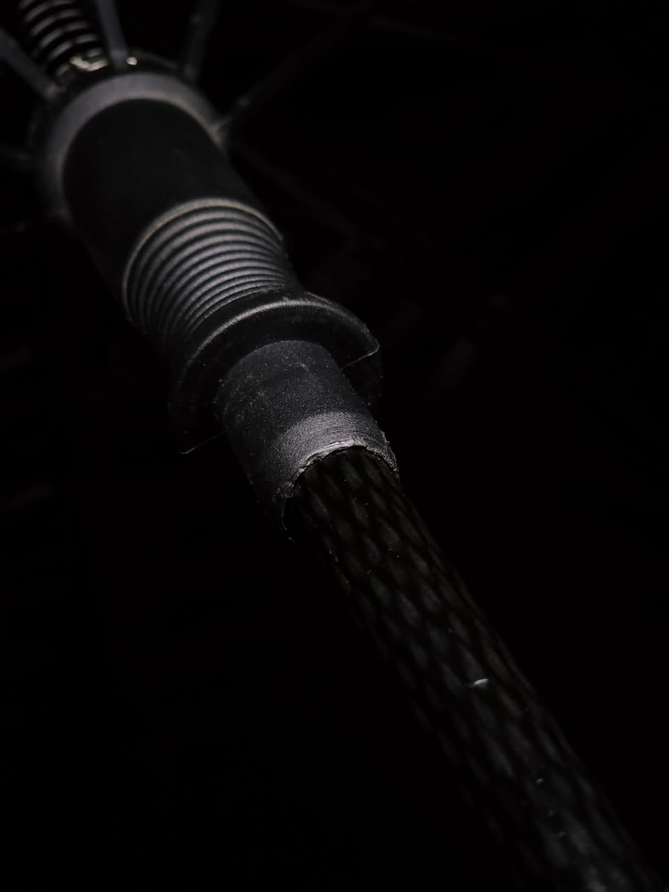 مظلة رولز رويس (Rolls-Royce) الفاخرة. يتميز هذا المقبض بشعار العلامة التجارية الشهير (حرف R المزدوج) المحفور على نهايته المعدنية اللامعة. 

التصميم والاستخدام: تُعد هذه المظلات جزءاً من الإكسسوارات الفاخرة التي تأتي مدمجة عادةً داخل أبواب سيارات رولز رويس

السعر : 25.000 ألف

للاستيضاح
اتصال ، واتس: ***********

يوجد توصيل
لكل محافظات العراق ..
